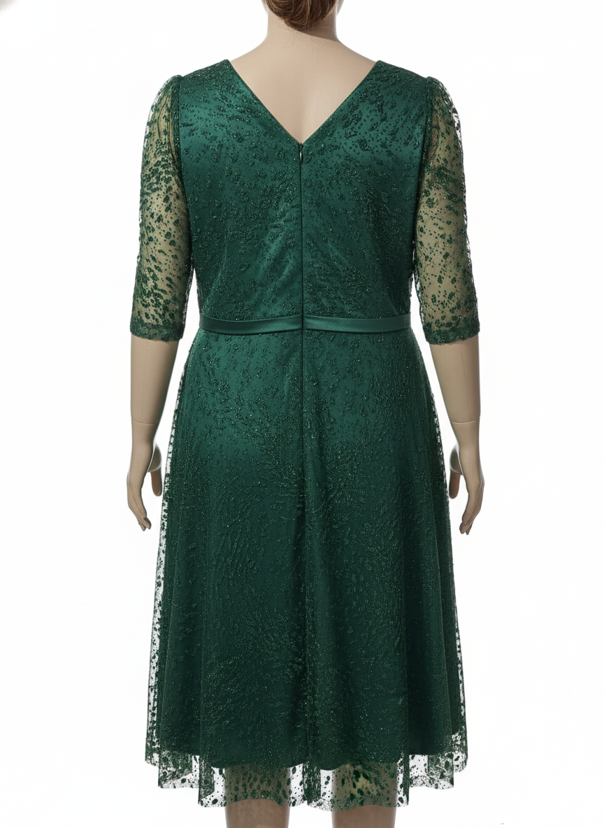 Rochie midi verde smarald din tulle cu sclipici, decolteu în V, mâneci 1/2 și cordon cu cataramă stras