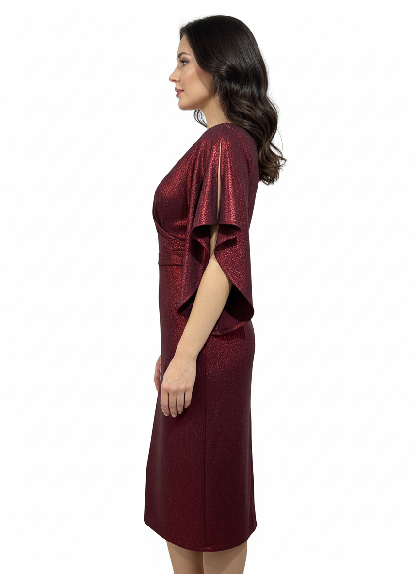 Rochie midi roșu-bordo cu sclipici fin, decolteu petrecut în V, mâneci clopot și drapaj cu broșă