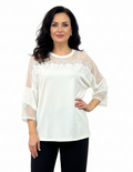 Bluză albă cu inserții din tulle și aplicații florale, mâneci 3/4