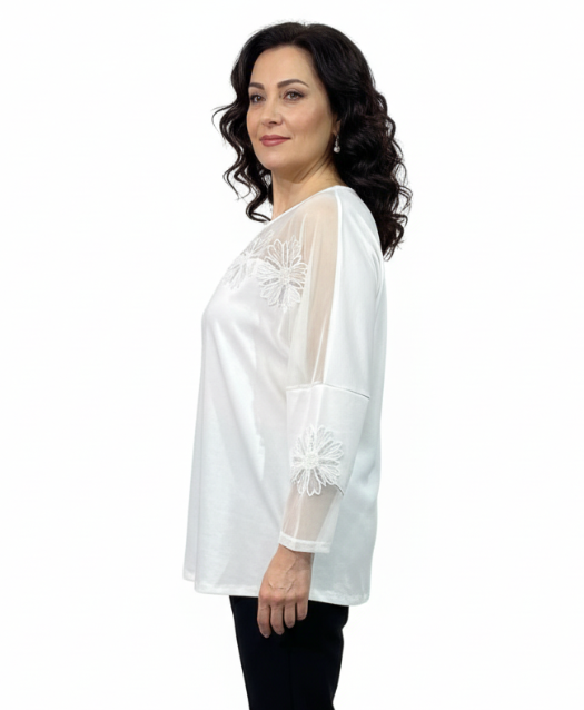 Bluză albă cu inserții din tulle și aplicații florale, mâneci 3/4